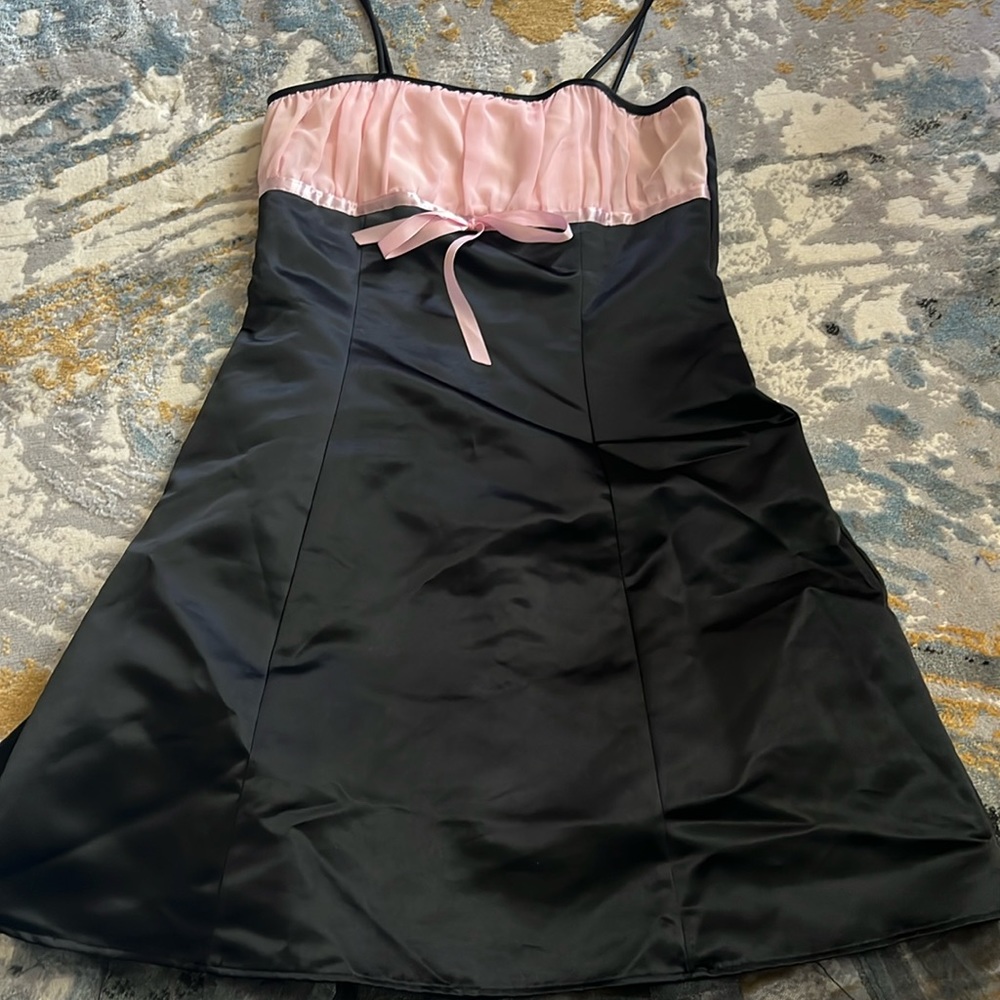 11 black and pink dress with tulle on bottom prom